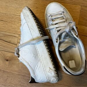 Very loved Louis Vuitton time out sneakers